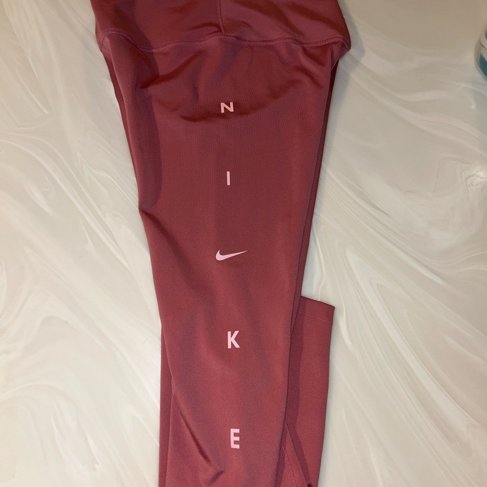 Nike pink leggings new w/o tags AS